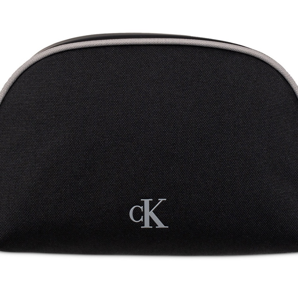 NWT🔥 Calvin Klein Black Compact Shave Kit!Store your shaving essentials.
